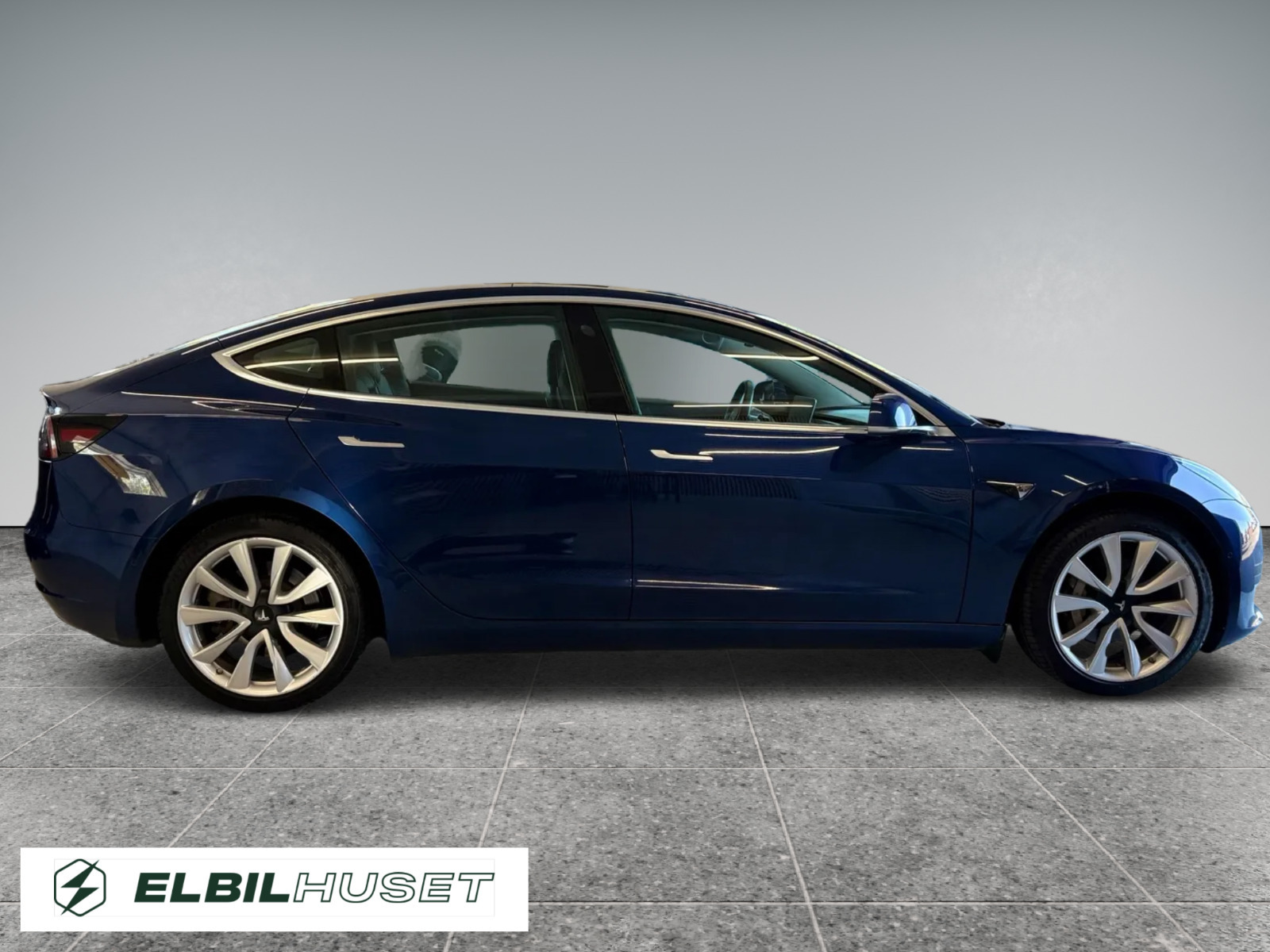 Blå Tesla Model 3 fra 2020