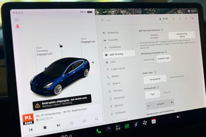 Blå Tesla Model 3 fra 2020