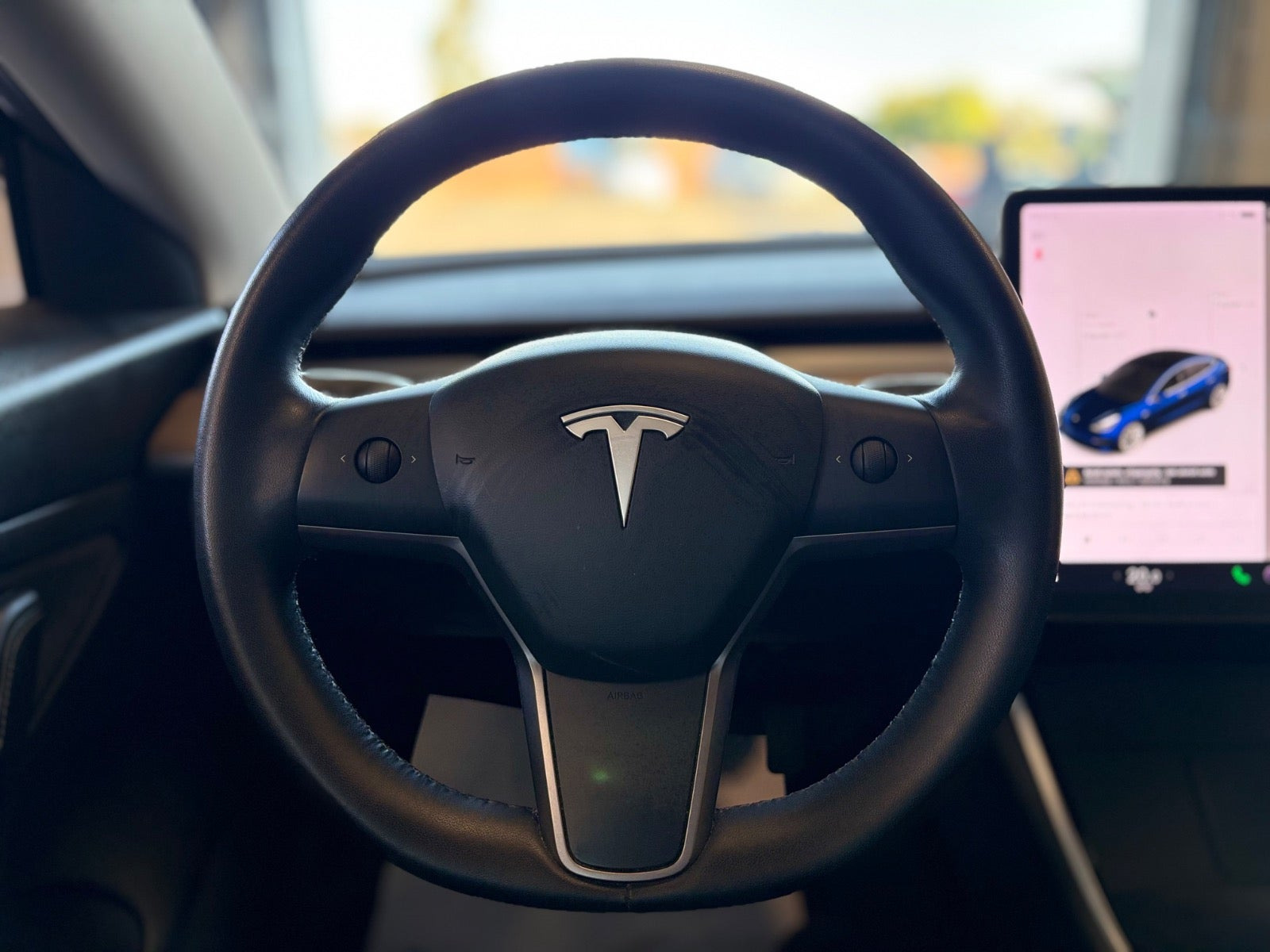 Blå Tesla Model 3 fra 2020