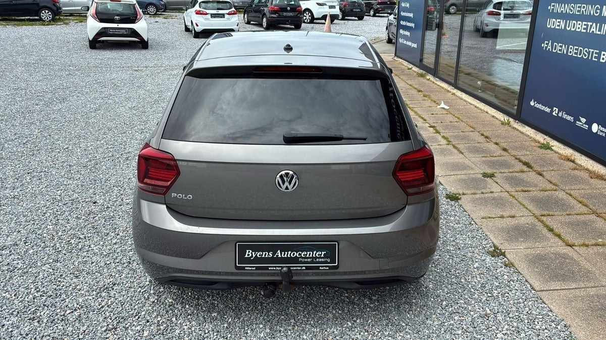 Grå VW Polo fra 2019