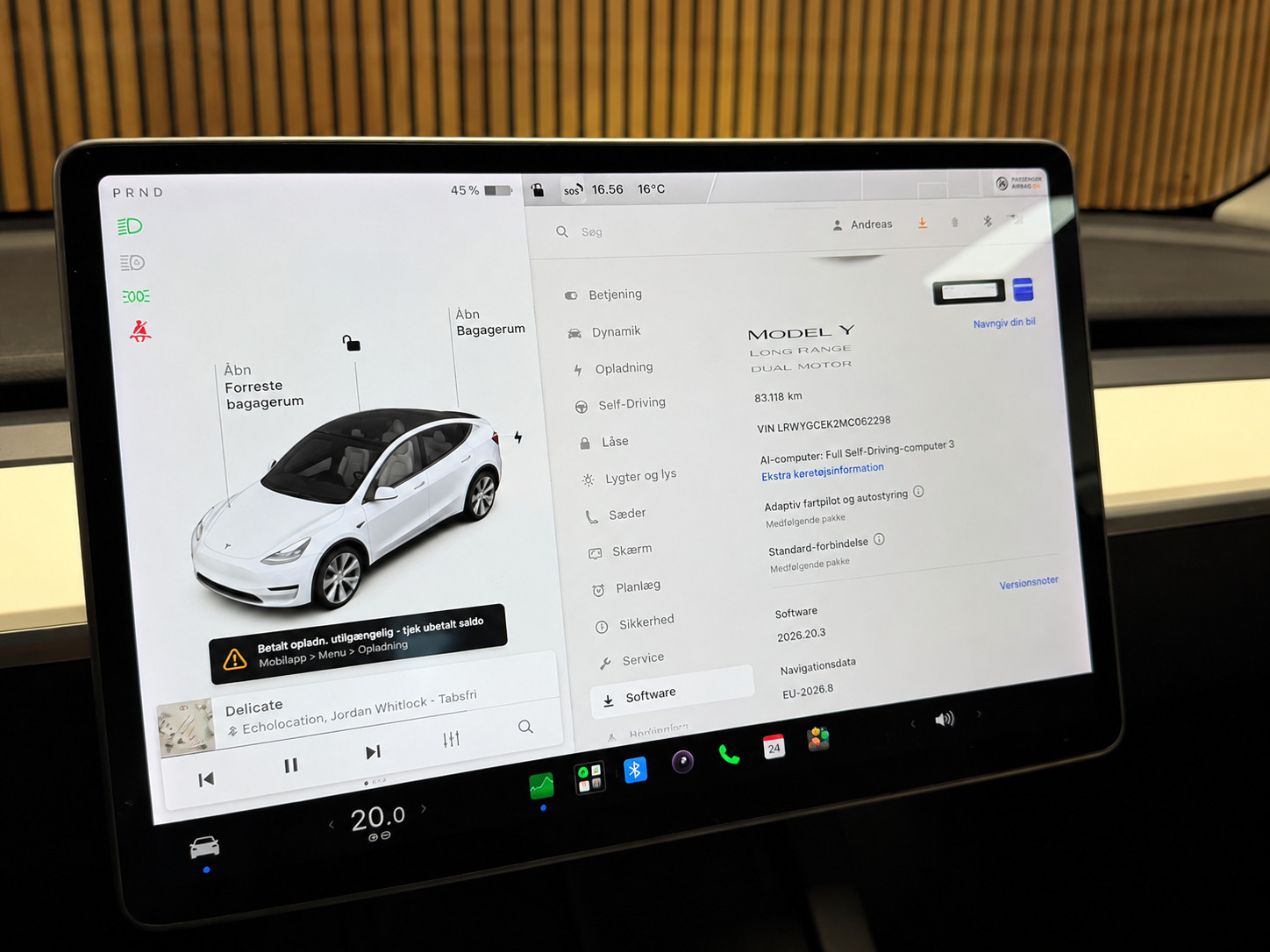Hvid Tesla Model Y fra 2024