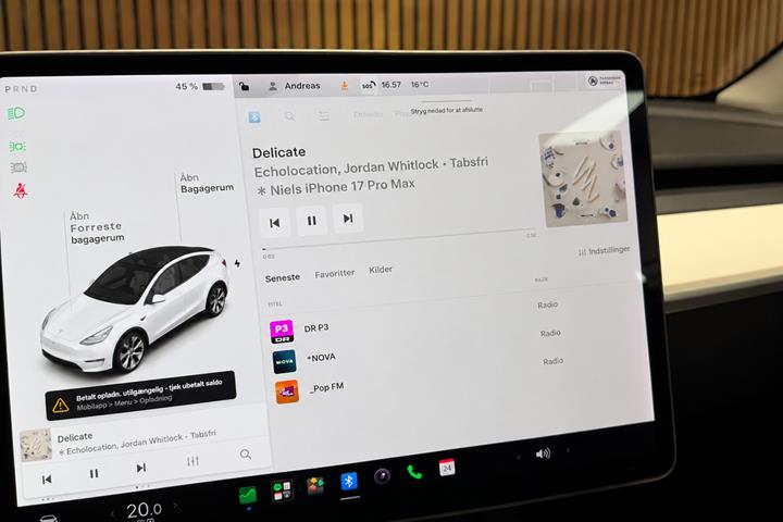 Hvid Tesla Model Y fra 2024