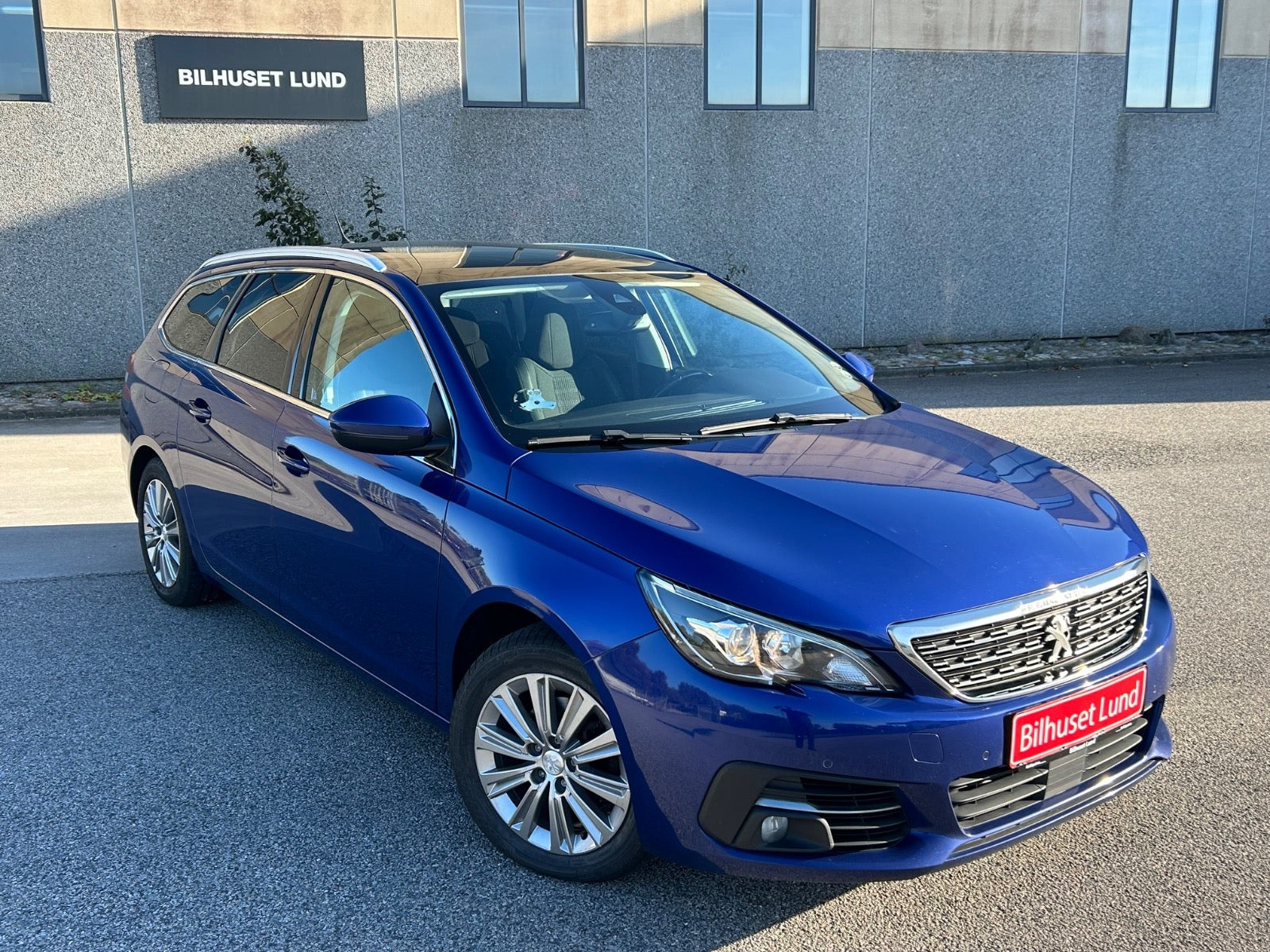 Blå Peugeot 308 fra 2019