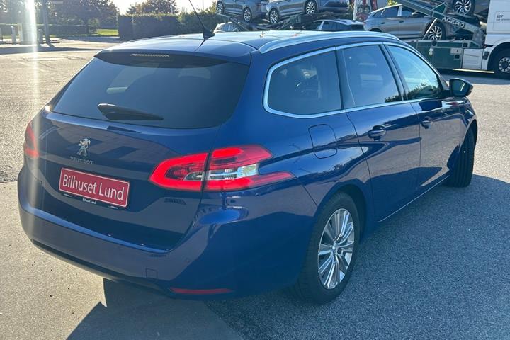 Blå Peugeot 308 fra 2019