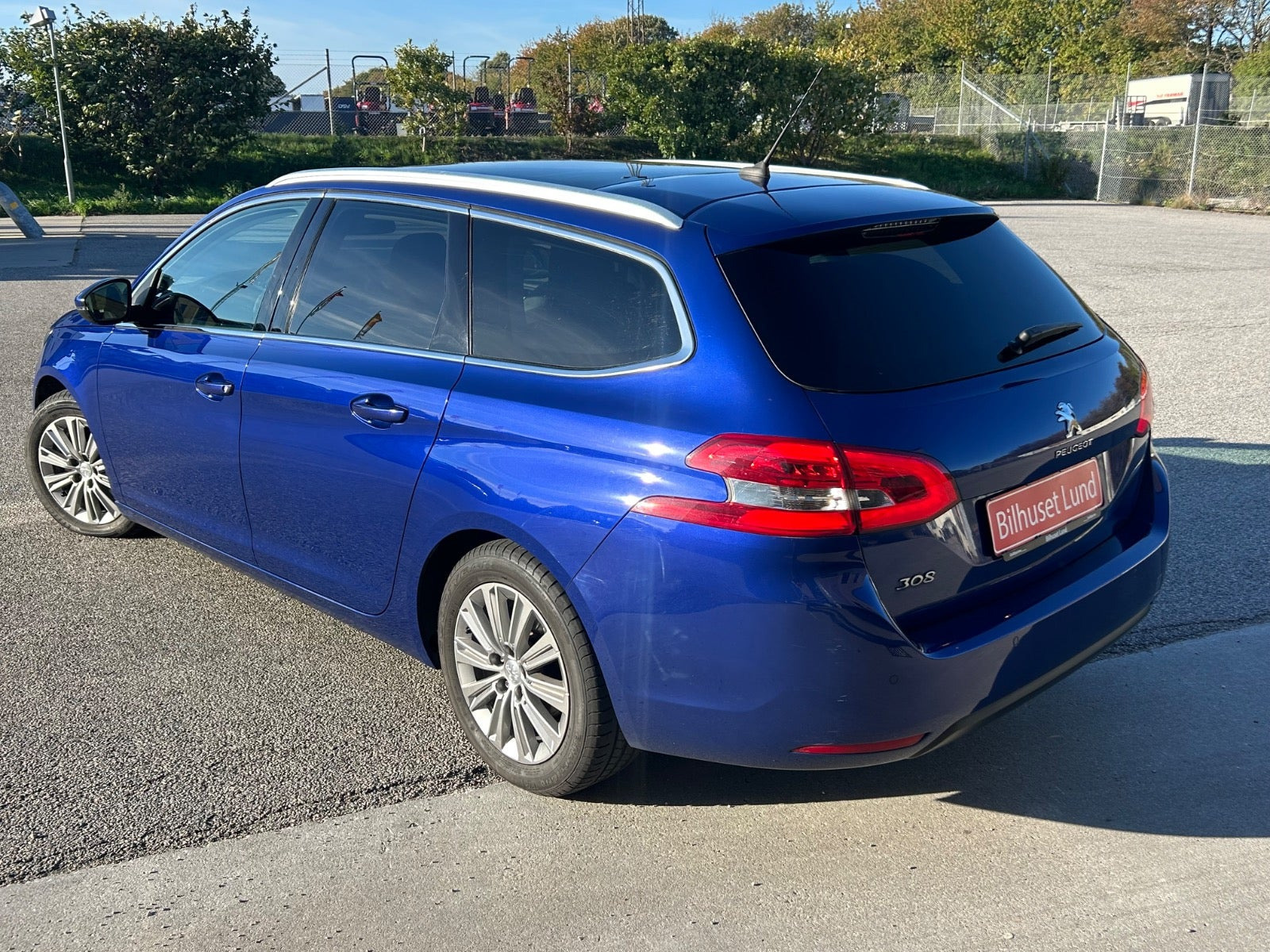 Blå Peugeot 308 fra 2019