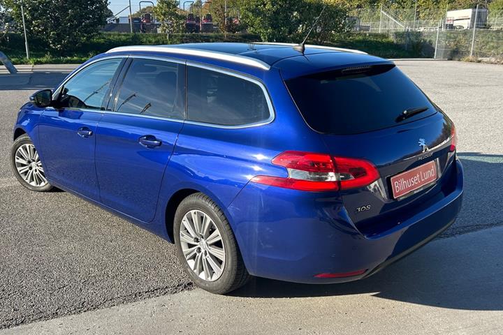 Blå Peugeot 308 fra 2019