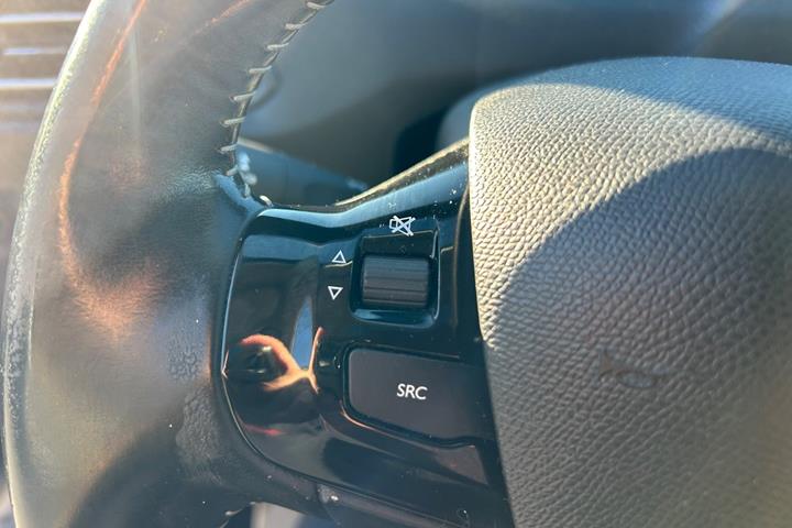 Blå Peugeot 308 fra 2019