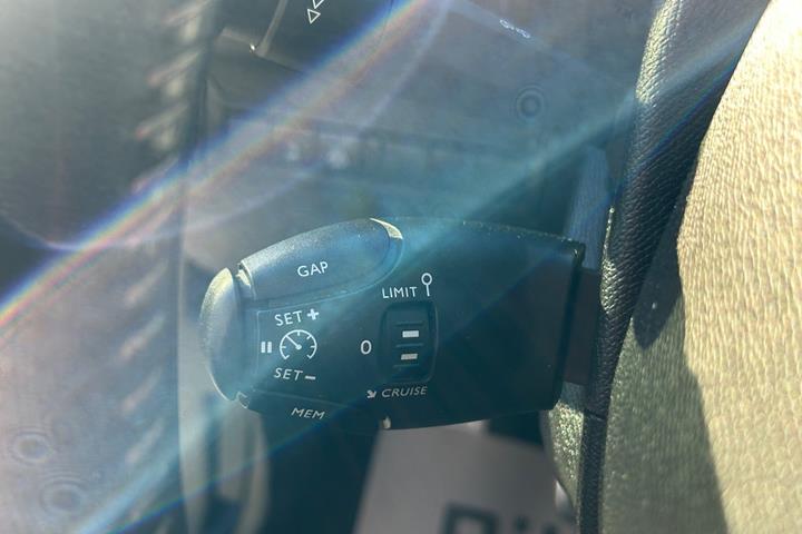 Blå Peugeot 308 fra 2019