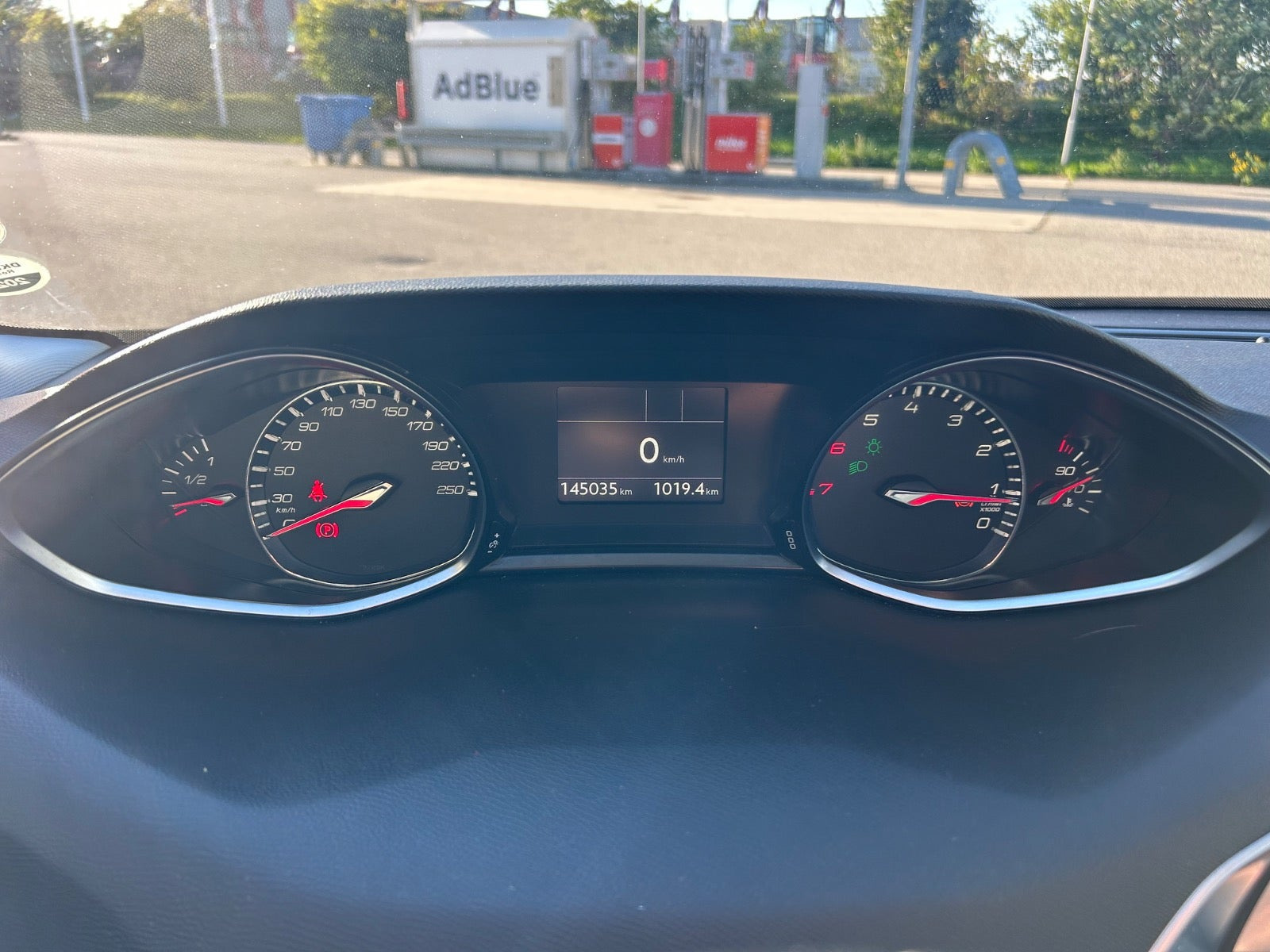 Blå Peugeot 308 fra 2019