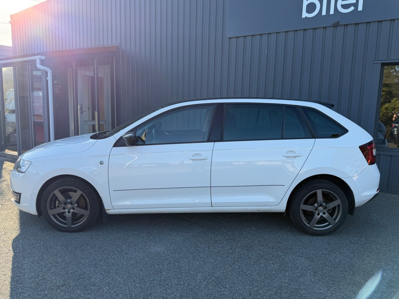 Hvid Skoda Rapid fra 2015