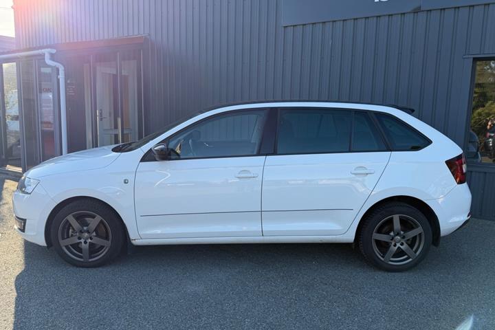 Hvid Skoda Rapid fra 2015