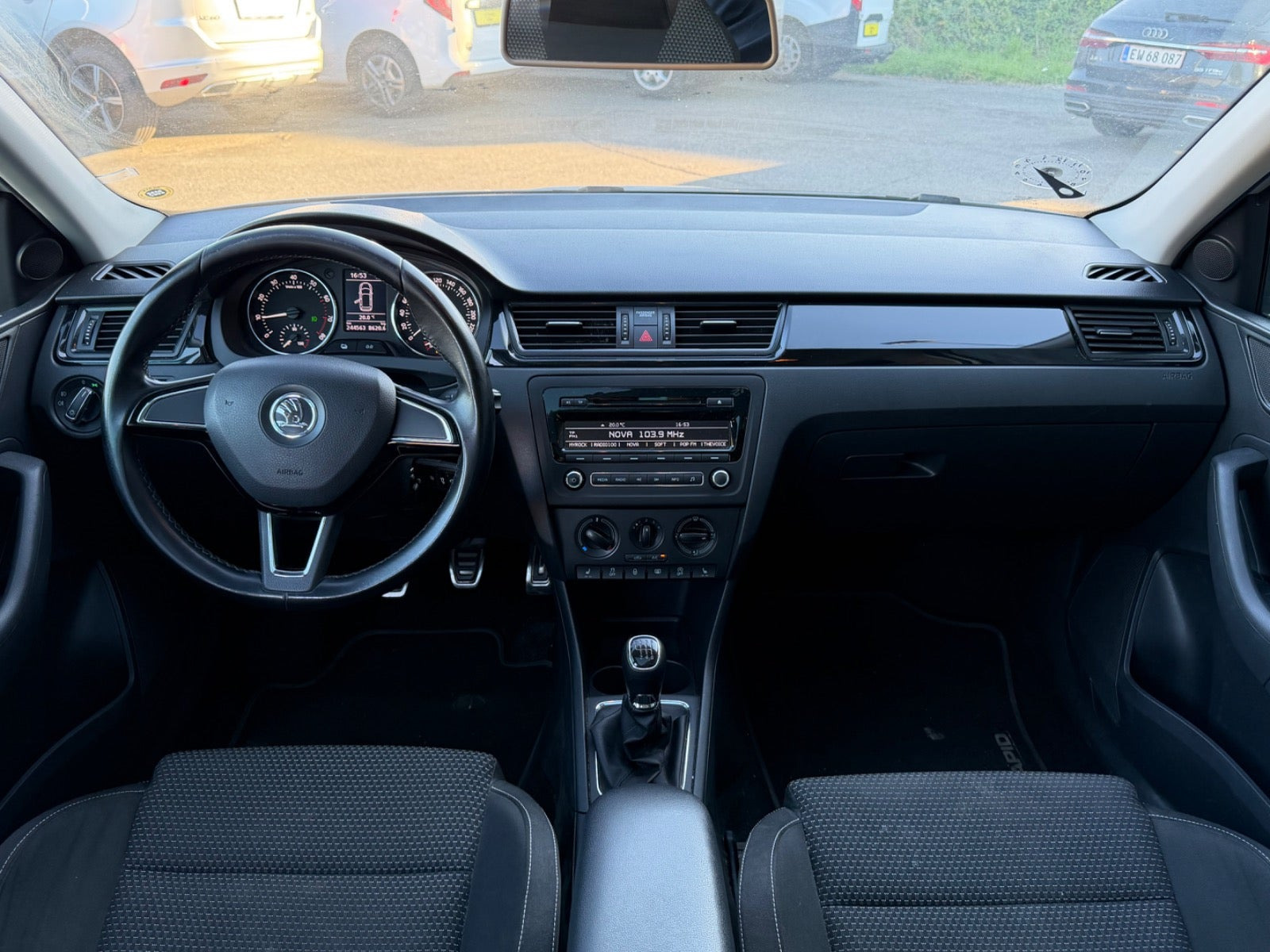 Hvid Skoda Rapid fra 2015
