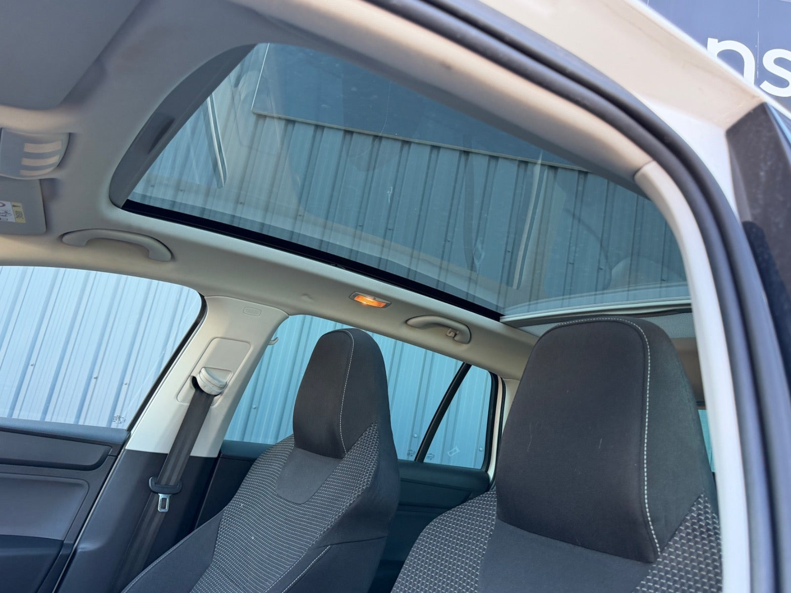 Hvid Skoda Rapid fra 2015