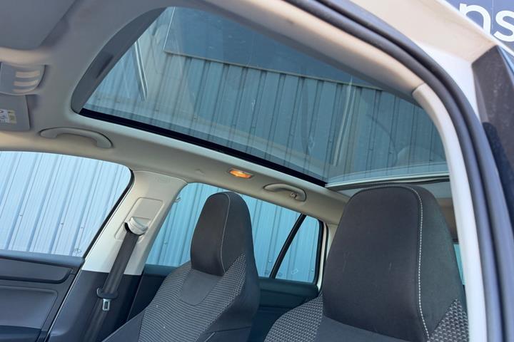 Hvid Skoda Rapid fra 2015