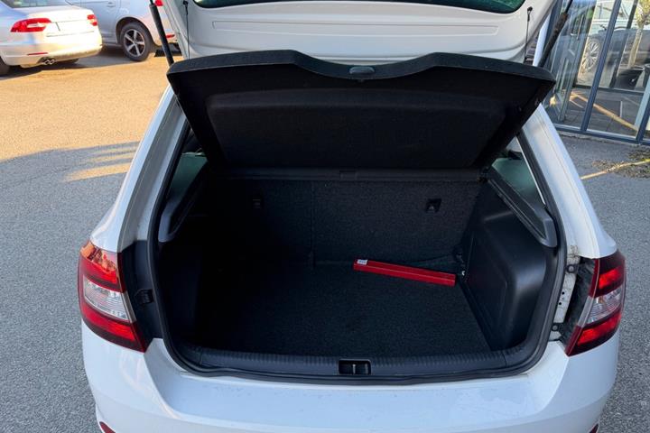 Hvid Skoda Rapid fra 2015
