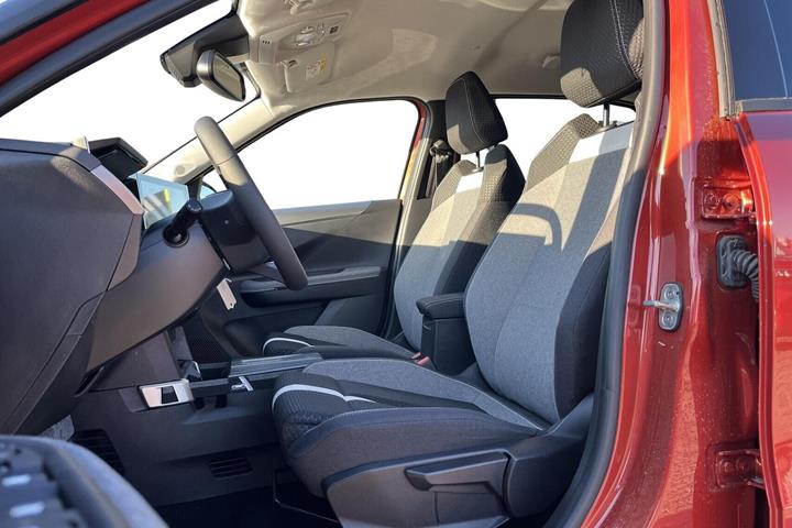 Orange Opel Frontera fra 2025