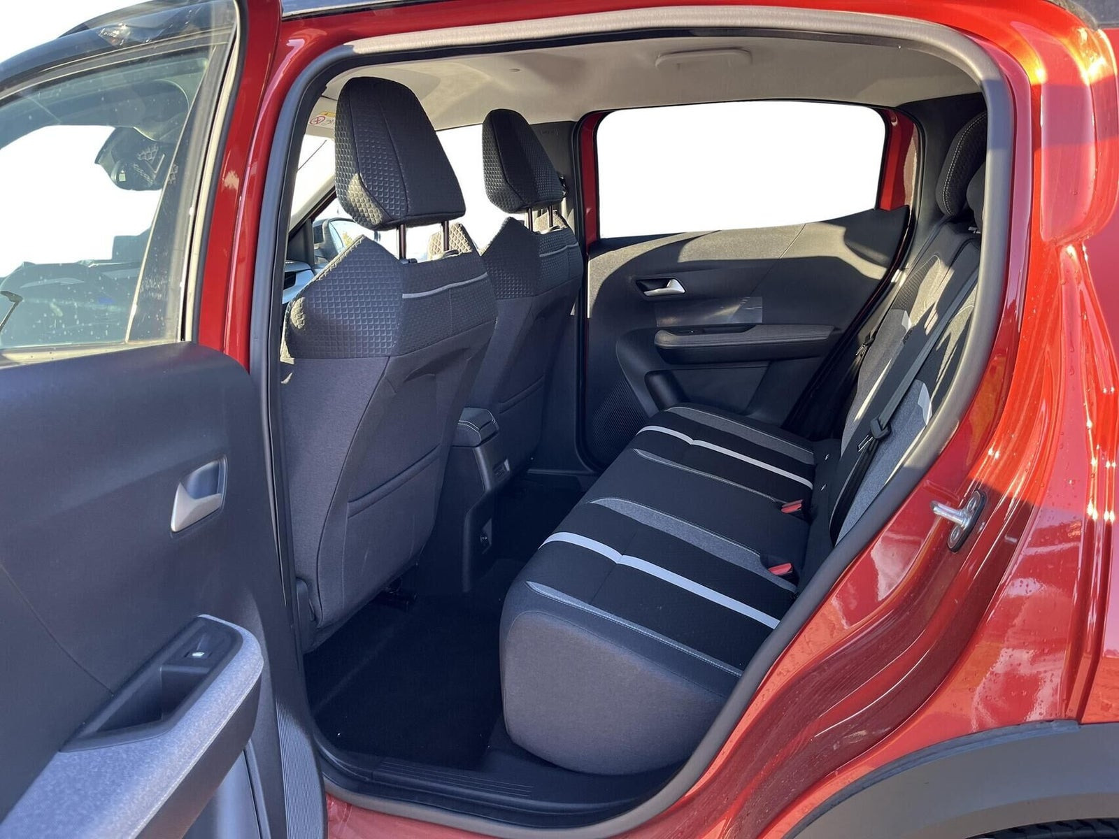 Orange Opel Frontera fra 2025