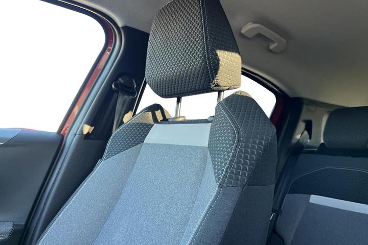 Orange Opel Frontera fra 2025