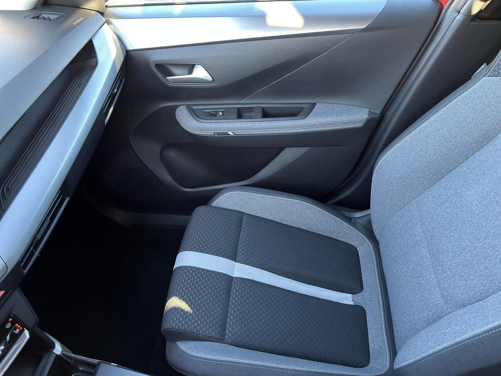 Orange Opel Frontera fra 2025