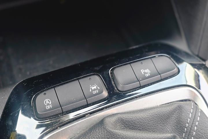Sort Opel Corsa fra 2021