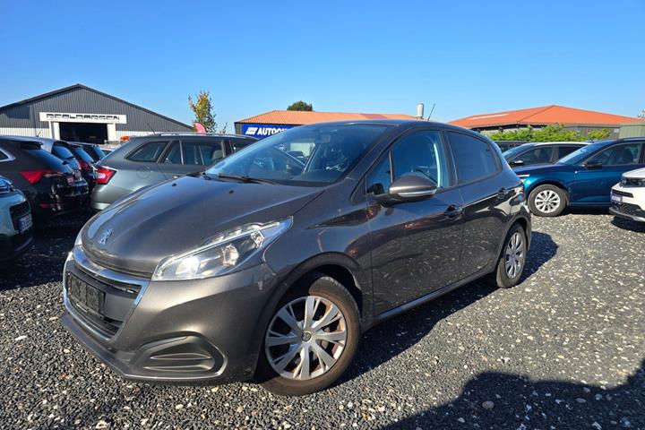 Grå Peugeot 208 fra 2019