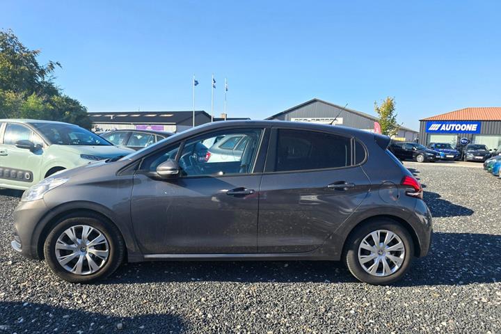 Grå Peugeot 208 fra 2019