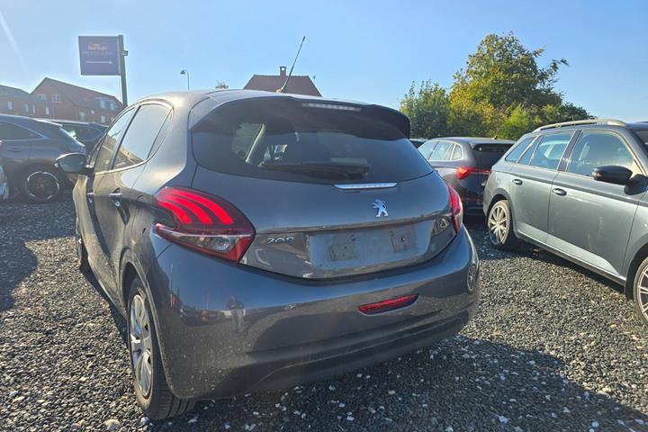 Grå Peugeot 208 fra 2019
