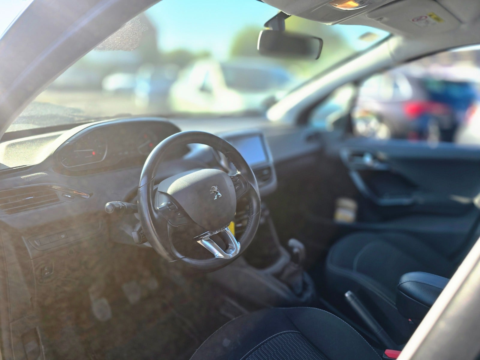Grå Peugeot 208 fra 2019
