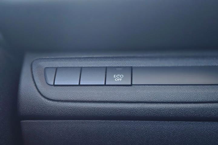 Grå Peugeot 208 fra 2019