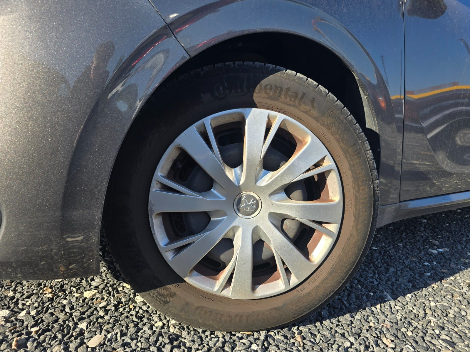 Grå Peugeot 208 fra 2019