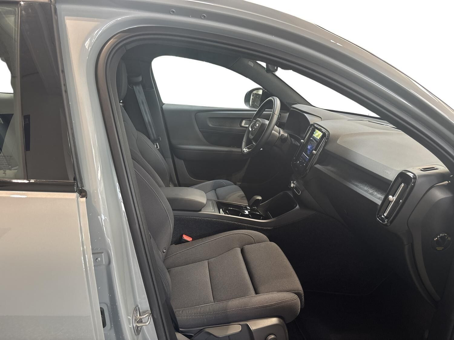Grå Volvo C40 fra 2024