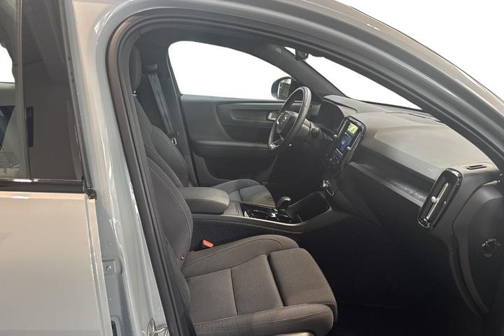 Grå Volvo C40 fra 2024