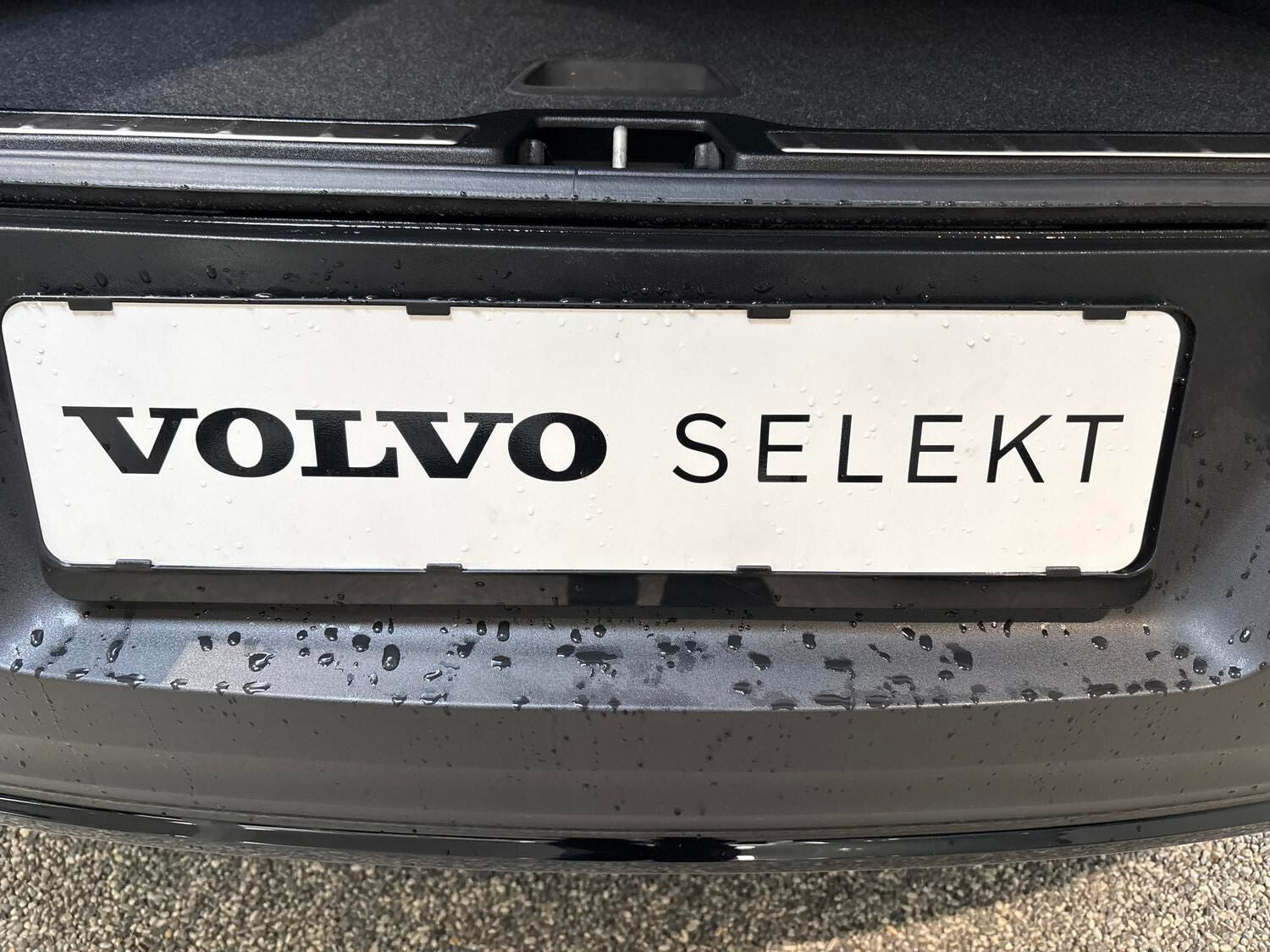 Grå Volvo C40 fra 2024