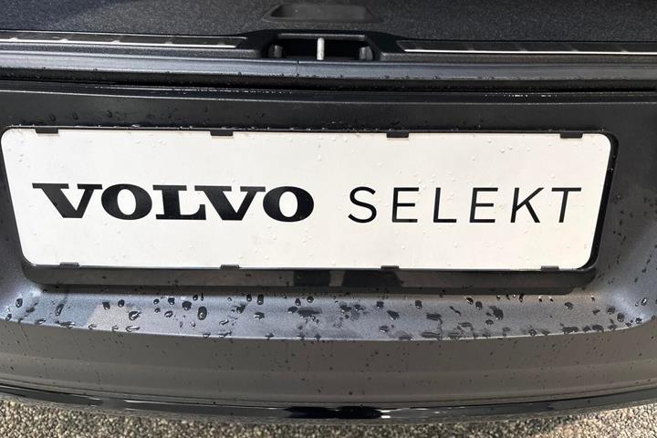 Grå Volvo C40 fra 2024
