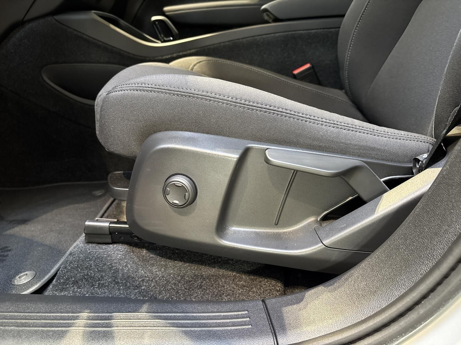Grå Volvo C40 fra 2024