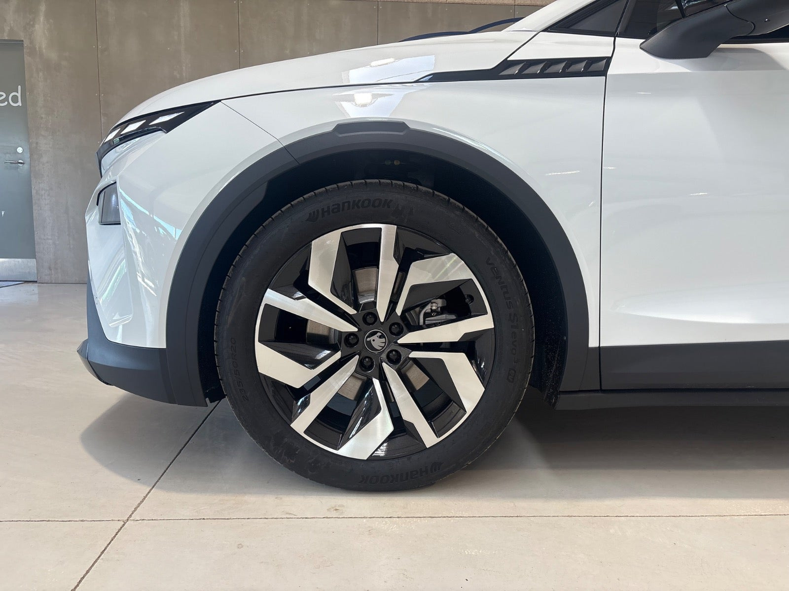 Hvid Skoda Elroq fra 2026
