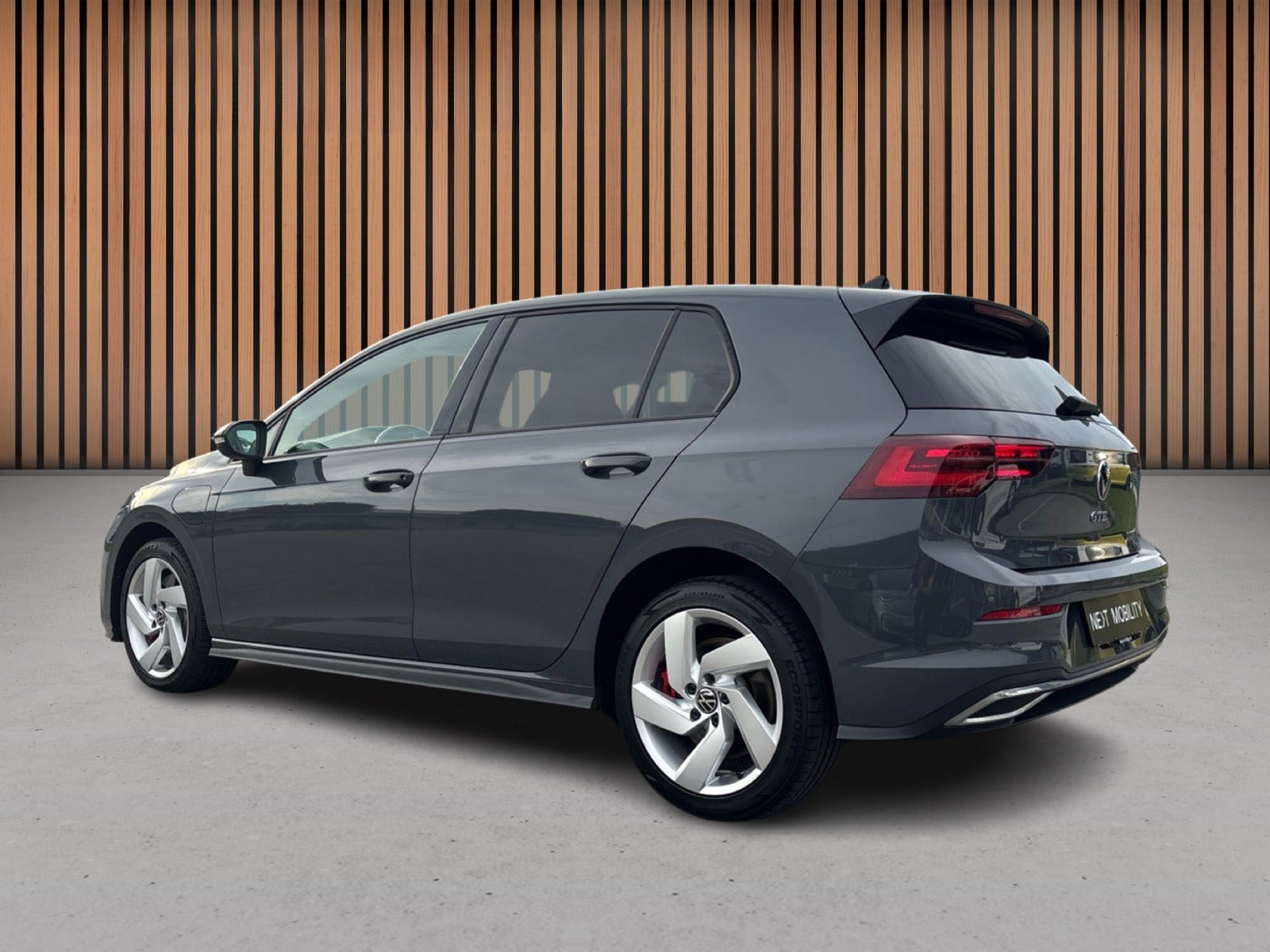 Grå VW Golf VIII fra 2021
