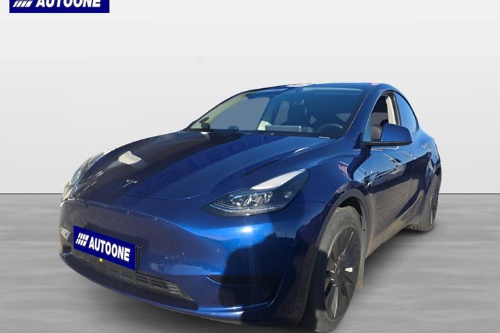 Blå Tesla Model Y fra 2023