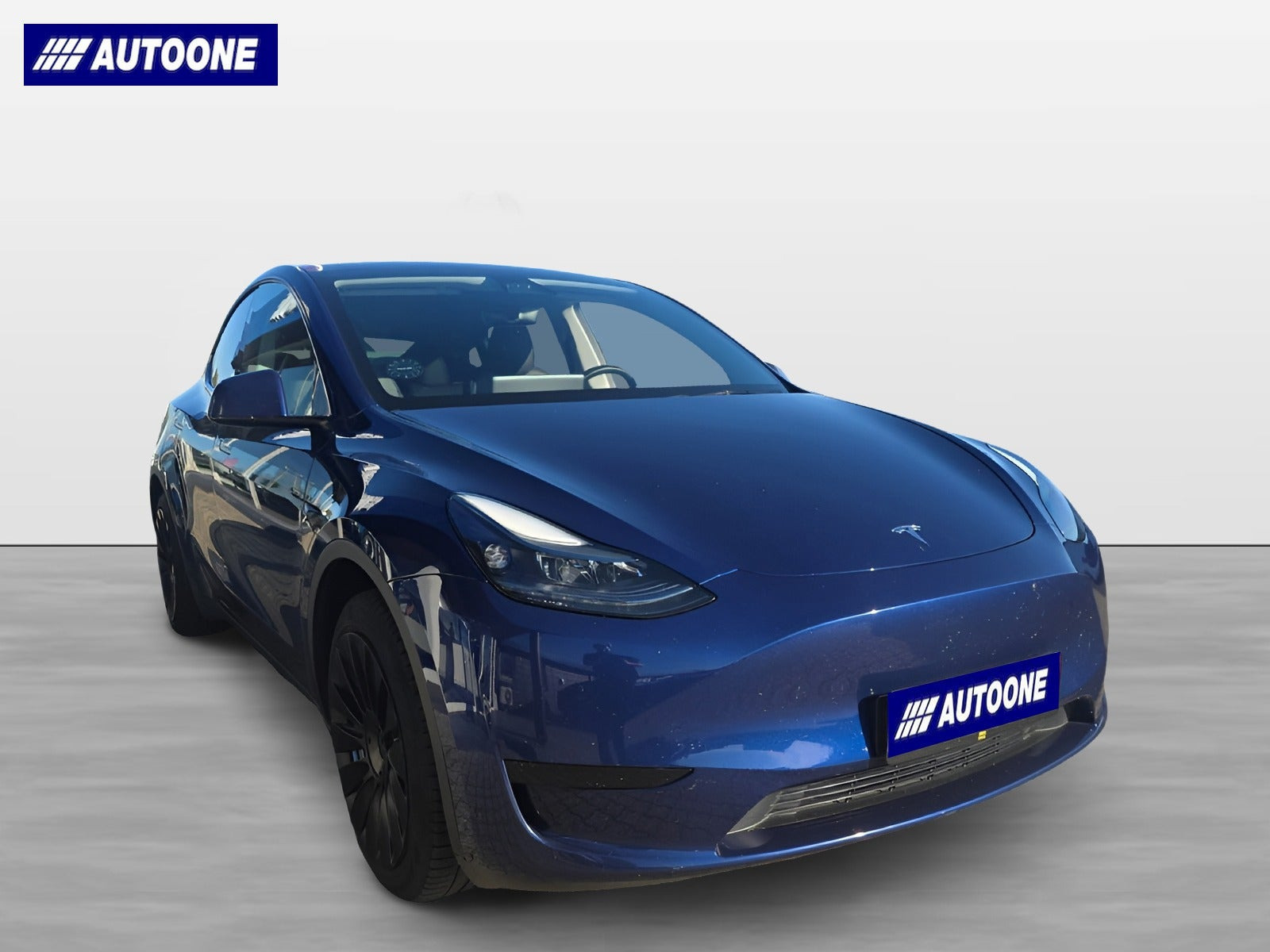 Blå Tesla Model Y fra 2023