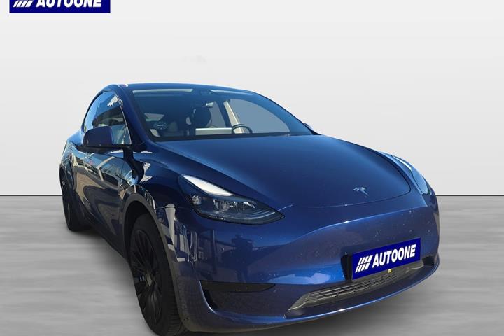 Blå Tesla Model Y fra 2023