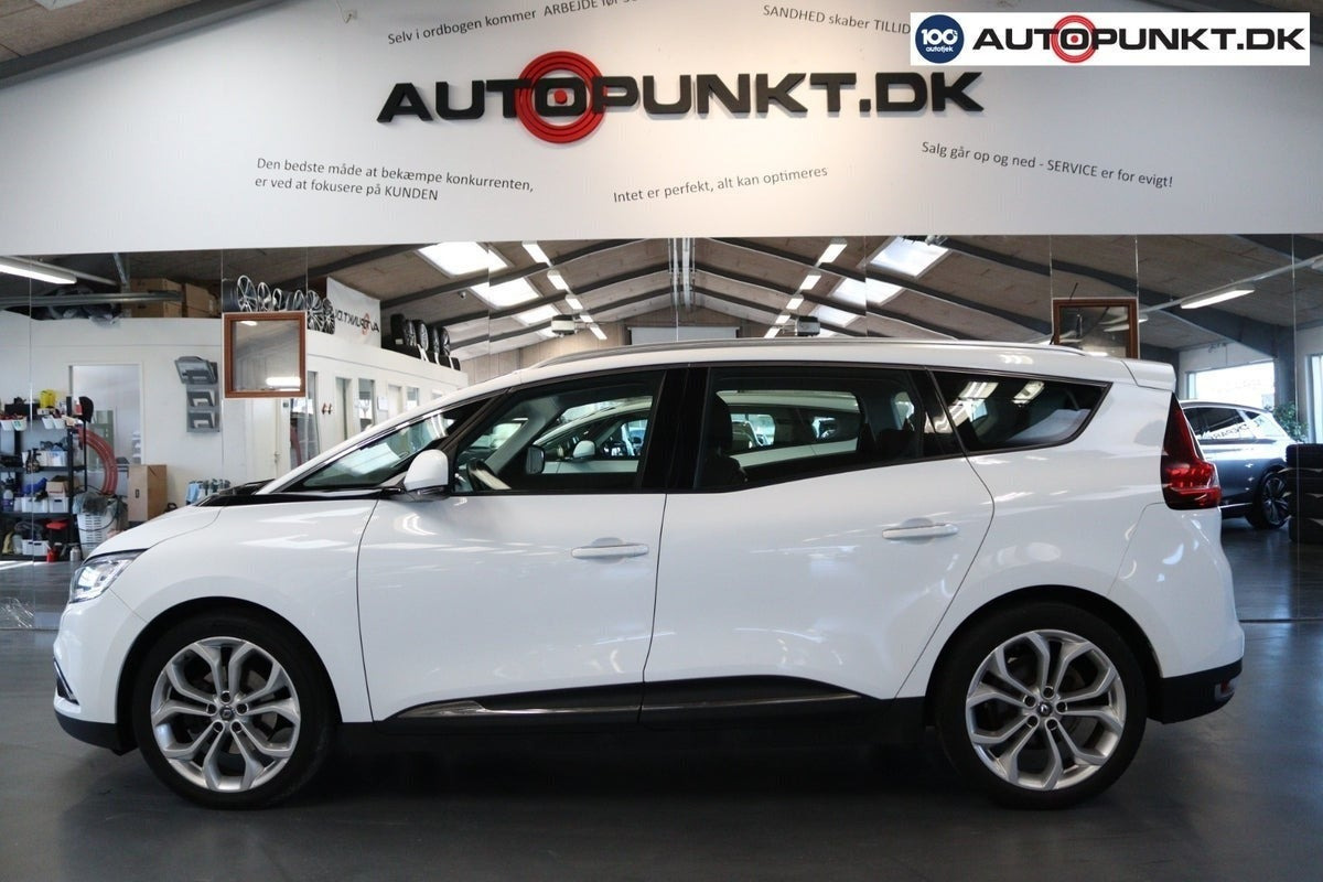 Hvid Renault Grand Scenic IV fra 2018
