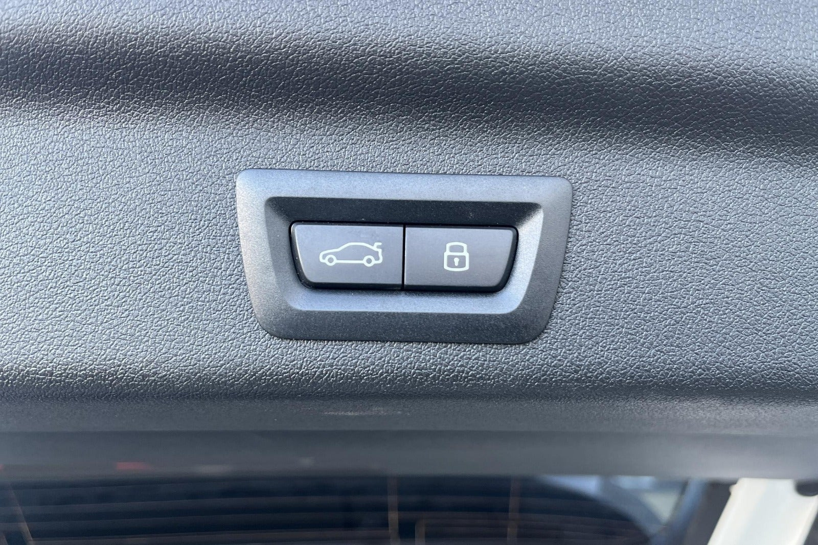 Hvid BMW iX1 fra 2024
