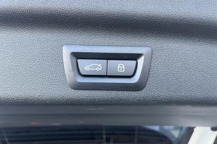 Hvid BMW iX1 fra 2024
