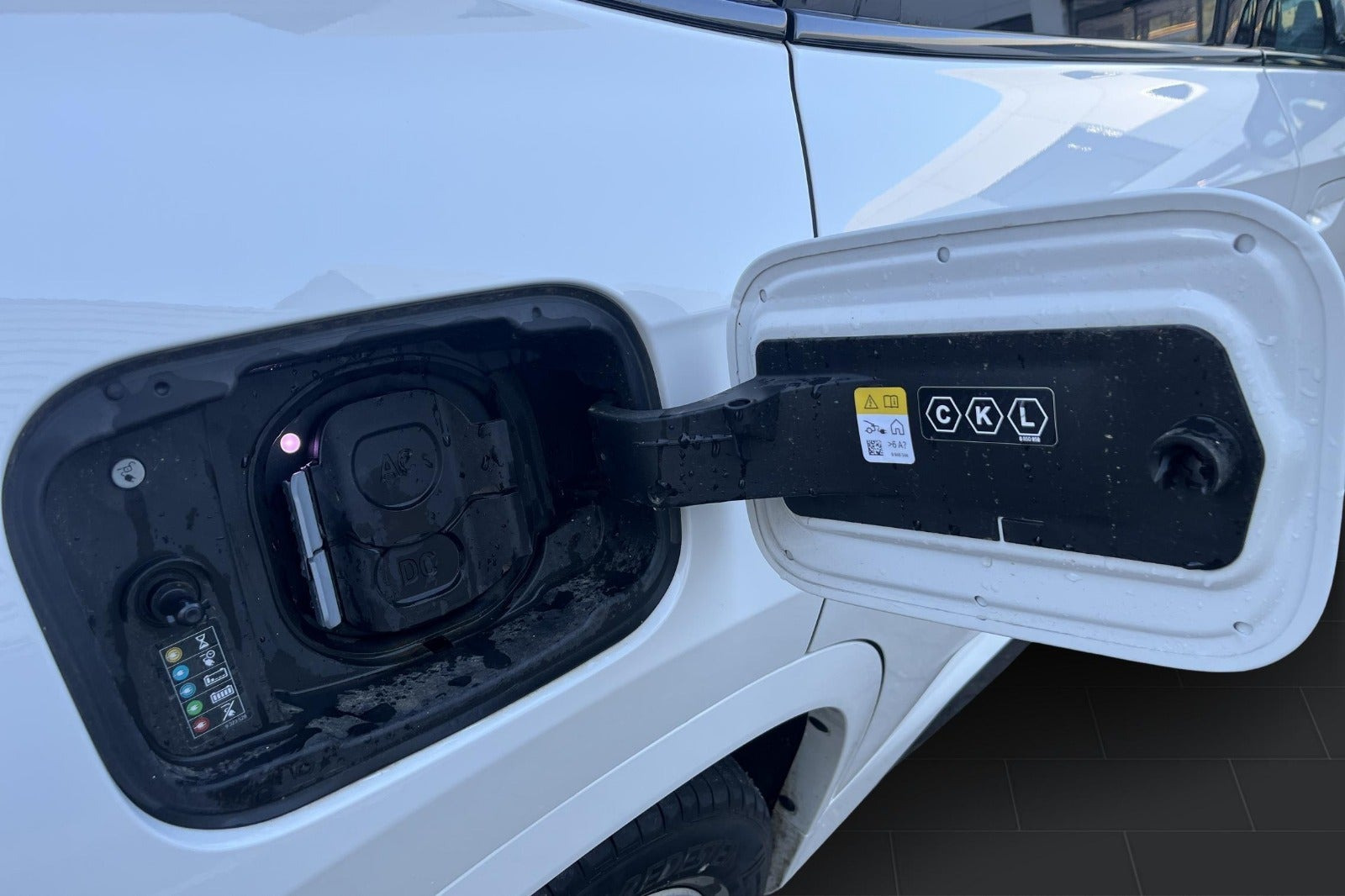 Hvid BMW iX1 fra 2024