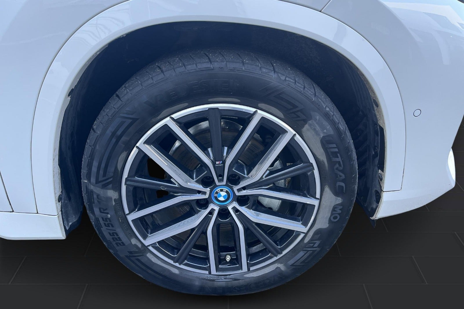 Hvid BMW iX1 fra 2024