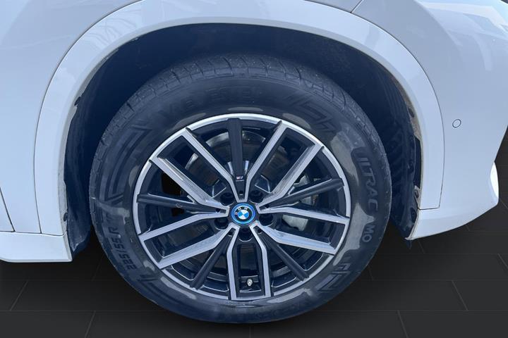 Hvid BMW iX1 fra 2024