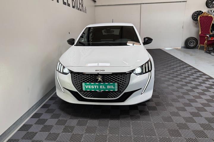 Hvid Peugeot e-208 fra 2023