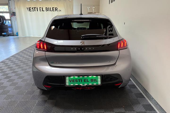 Grå Peugeot e-208 fra 2023