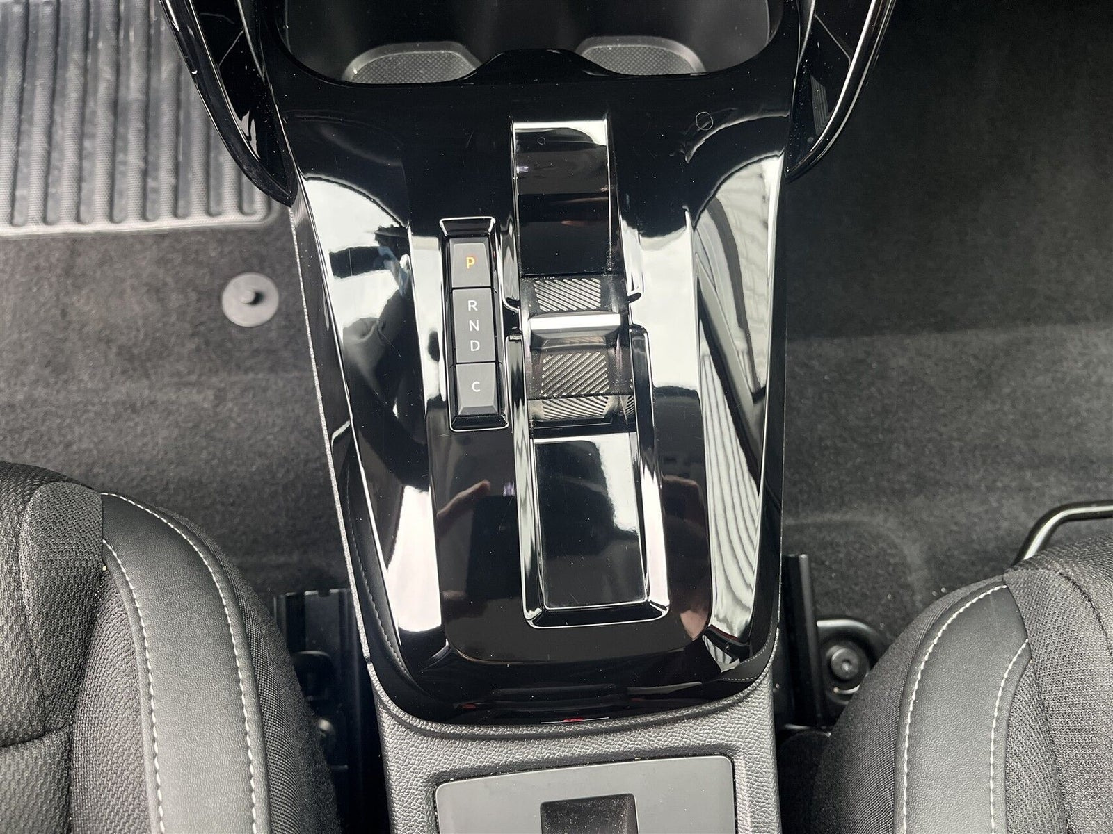 Rød Citroën e-C3 Aircross fra 2026