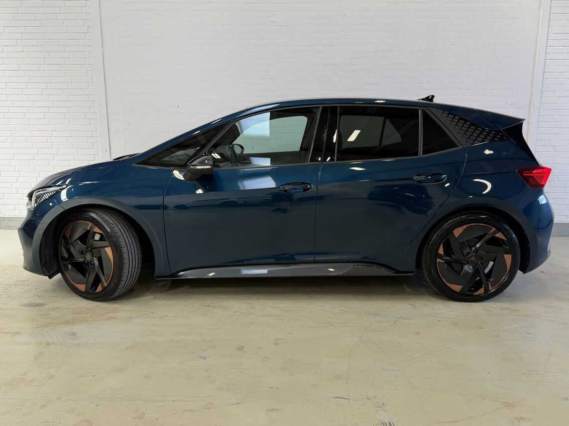 Blå Cupra Born fra 2023